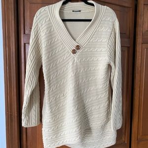 VENUS v-neck sweater